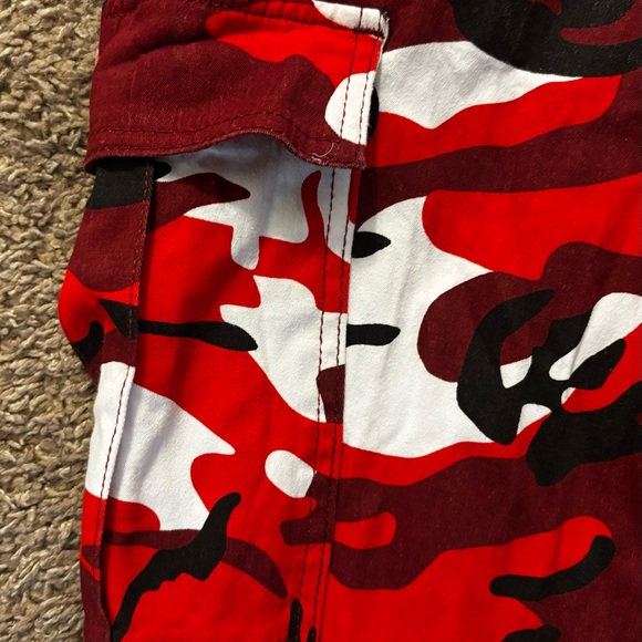 Rue 21 Woman’s Size Sm. Red Camo print Joggers Cargo pockets Great condition - Picture 9 of 16